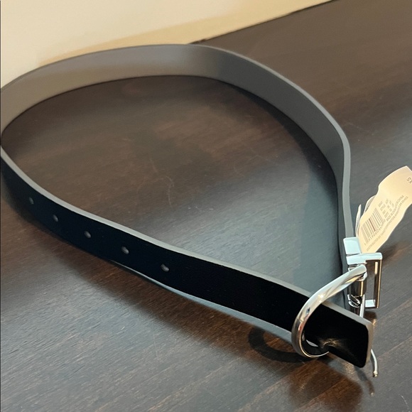 NWT * Universal Thread Reversible Black and Gray Belt with Silver Buckle - Picture 2 of 3